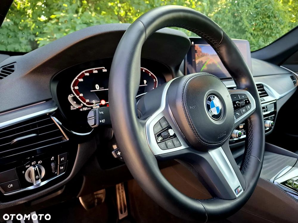 BMW Seria 5 540d xDrive Touring M Sport Edition - 9