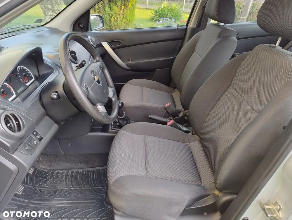 Chevrolet Aveo 1.2 16V Base - 14