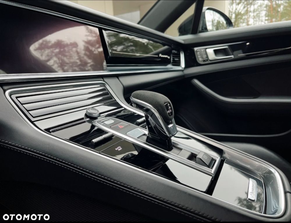 Porsche Panamera 4 E-Hybrid 10 Years Edition - 13