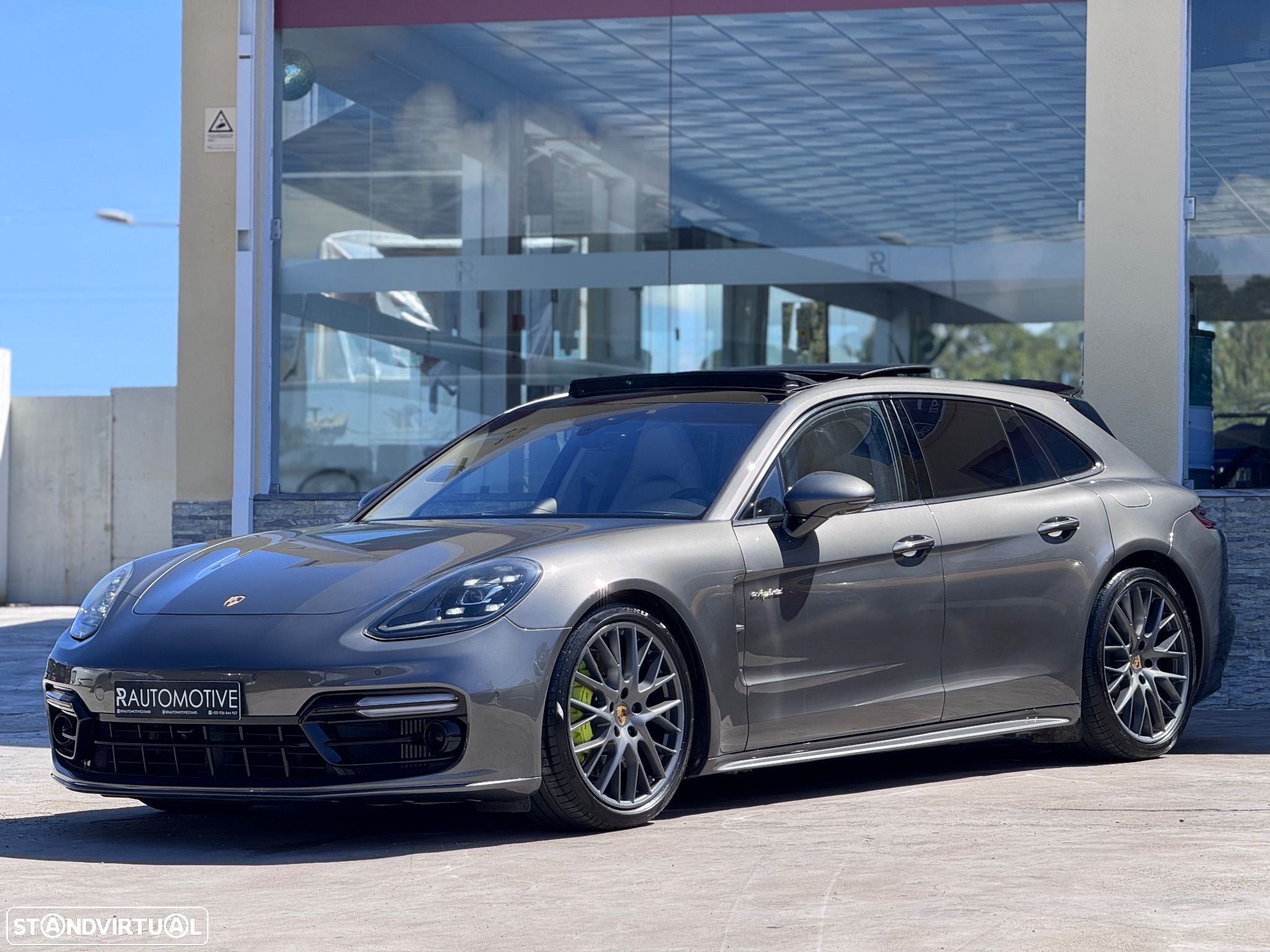 Porsche Panamera Sport Turismo 4 E-Hybrid - 1