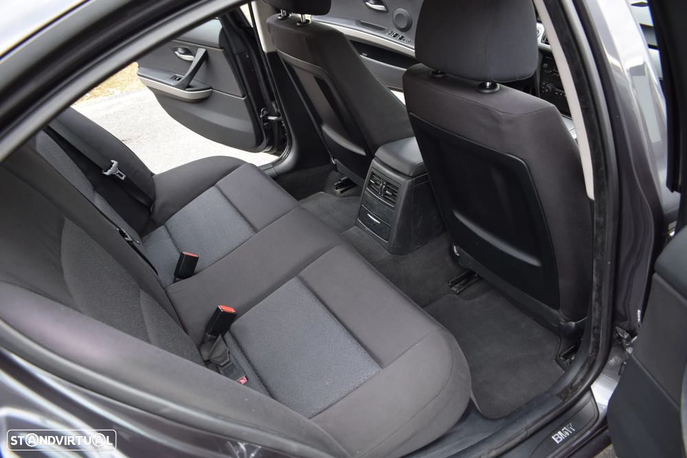 BMW 318 d Exclusive - 9