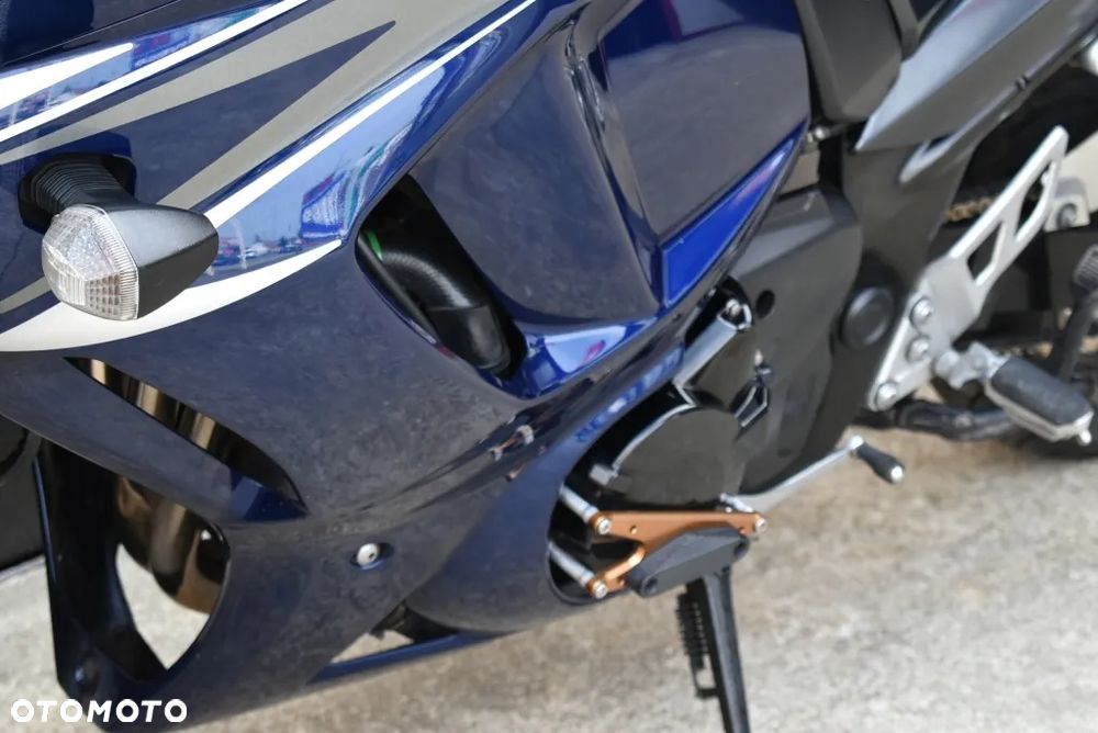 Suzuki GSX - 26