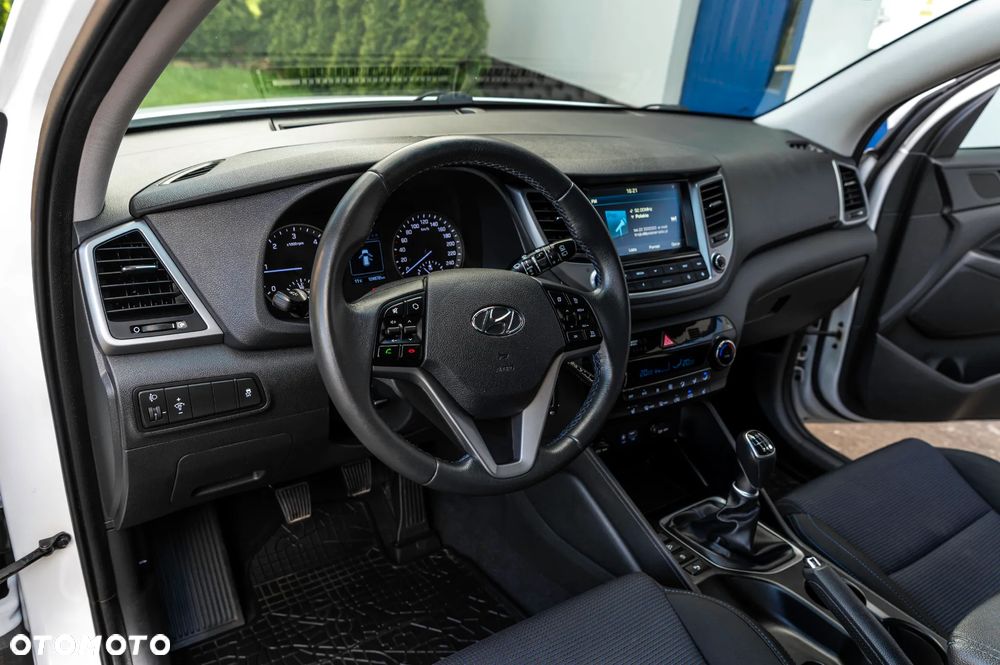 Hyundai Tucson blue 1.7 CRDi 2WD Style - 32