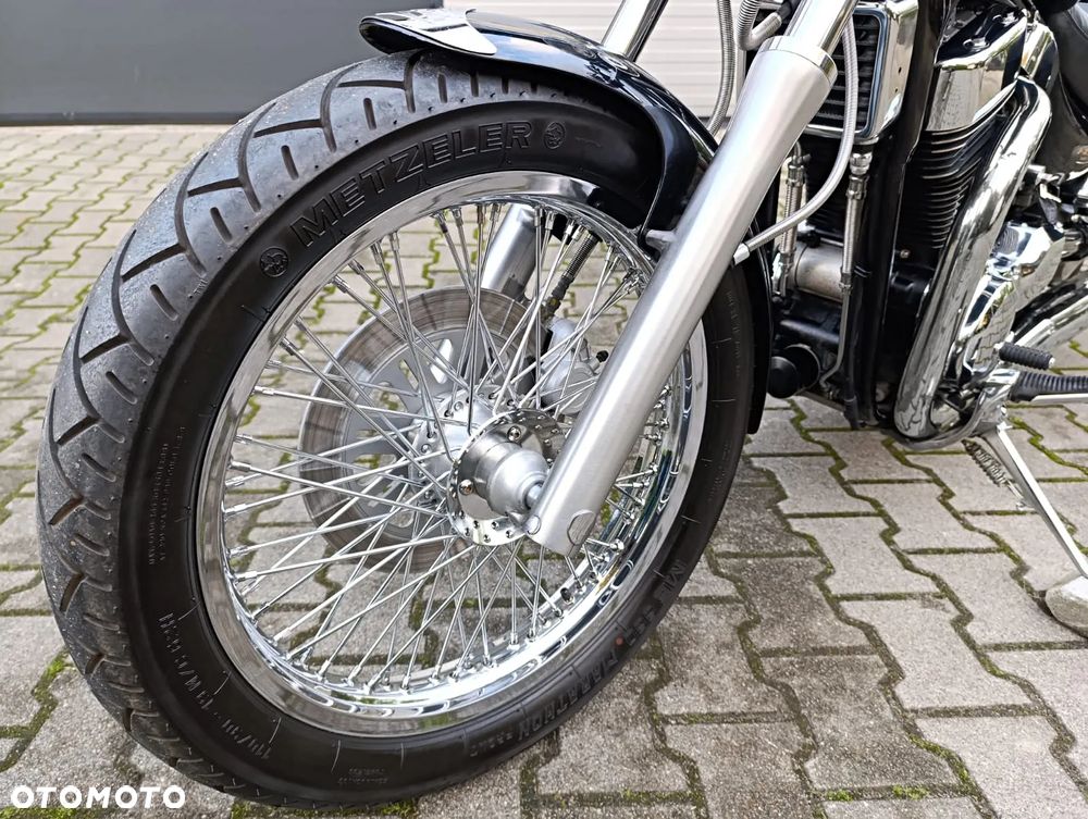 Suzuki Intruder - 10