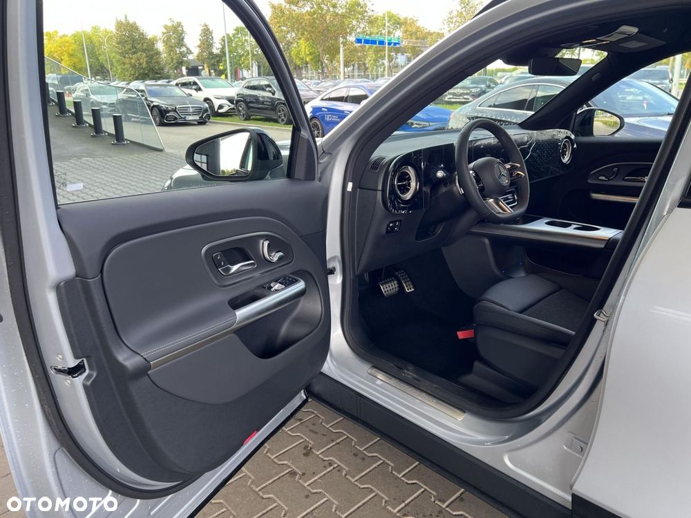 Mercedes-Benz GLB - 11
