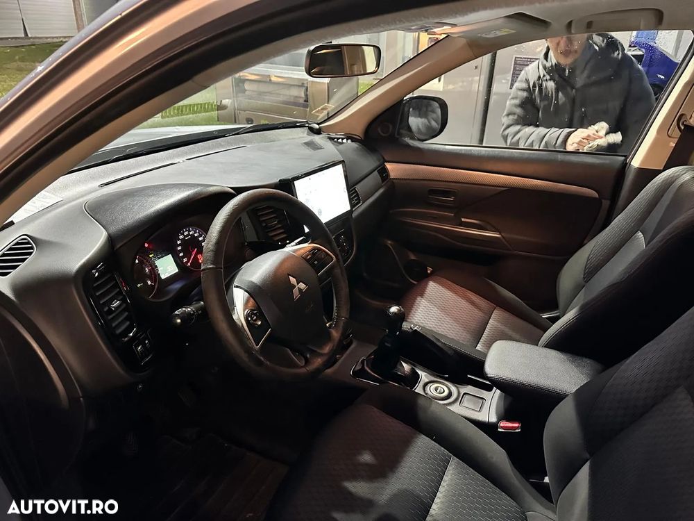Mitsubishi Outlander - 6