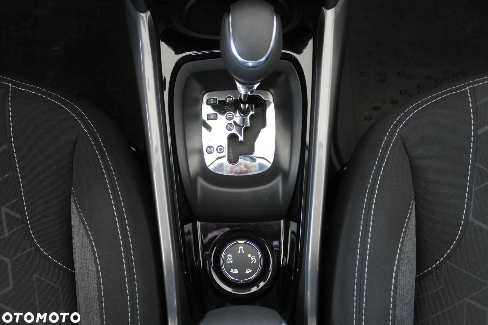 Peugeot 2008 1.2 Pure Tech GPF Style S&S EAT6 - 18