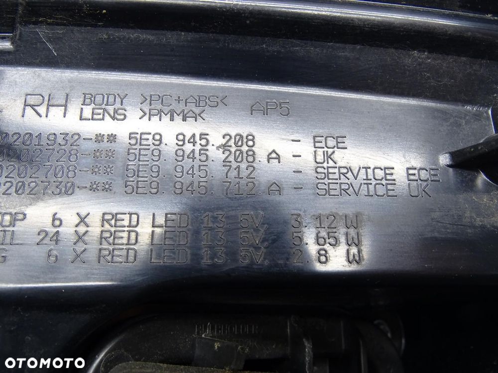LAMPA PRAWY TYŁ W BŁOTNIK 5E9945208A SKODA OCTAVIA III LIFT KOMBI LED - 13