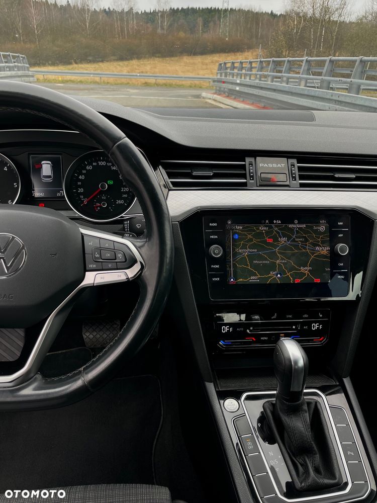 Volkswagen Passat - 8