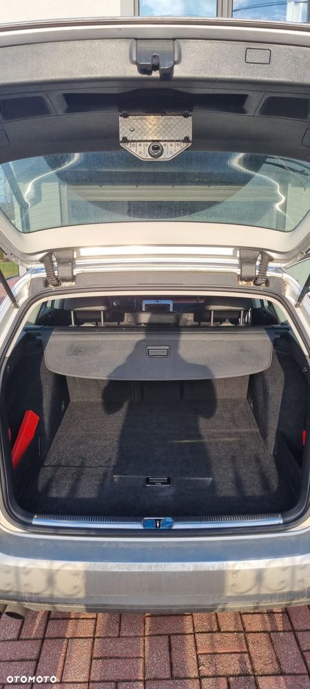 Volkswagen Passat 2.0 TDI DPF Highline - 14