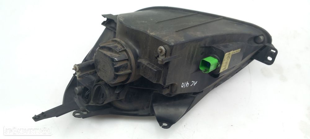 Ótica / farol direita FORD Fiesta V (JH_, JD_) - 2