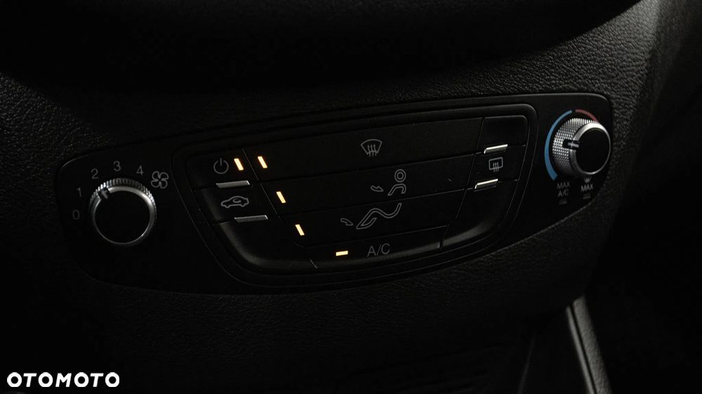 Ford Transit Courier - 17