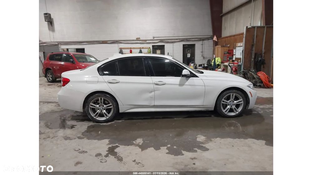 BMW Seria 3 330i xDrive - 4