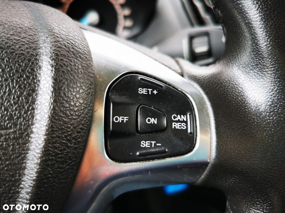 Ford Transit Courier - 19