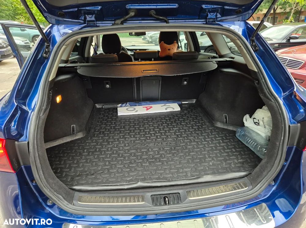 Toyota Avensis 2.0 D-4D Executive - 7