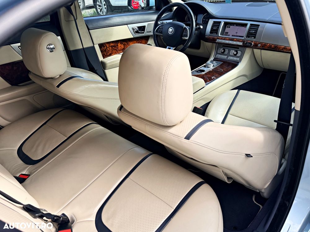 Jaguar XF 2.2D Premium Luxury - 8