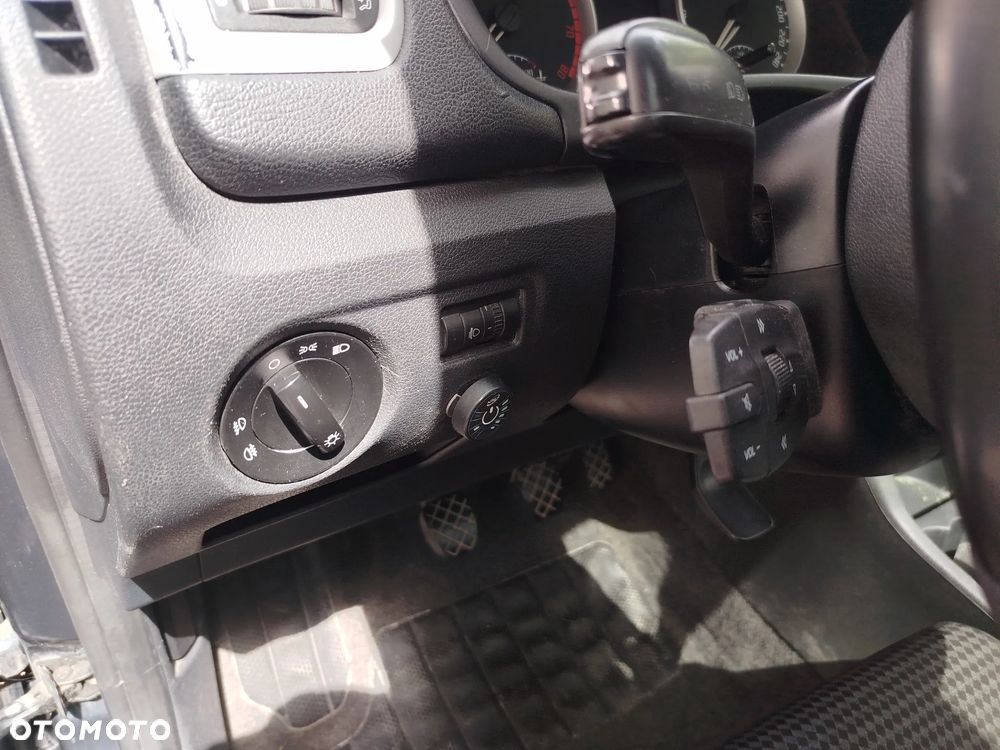 Skoda Roomster 1.6 16V Sport - 8