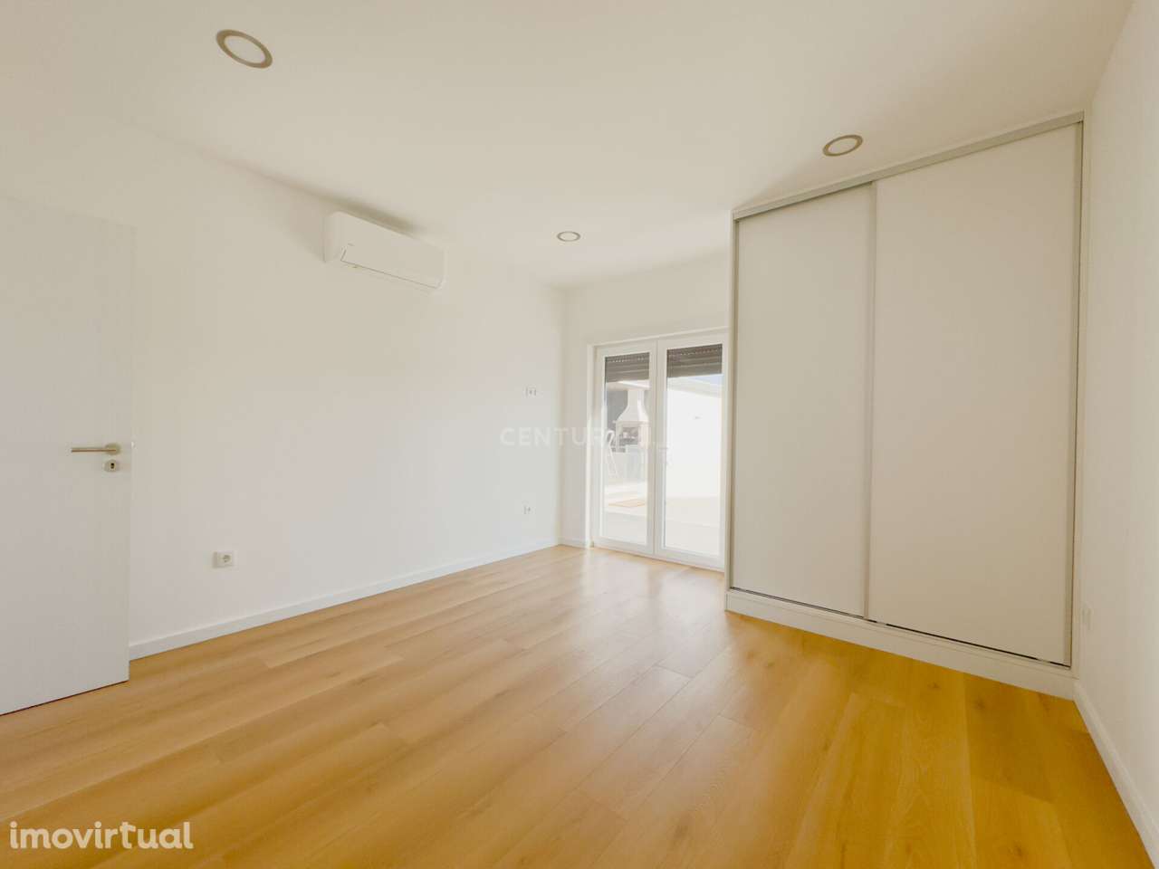 Moradia T3 com churrasqueira e Piscina - Grande imagem: 2/47