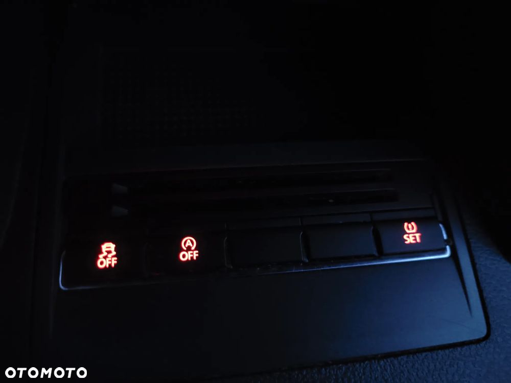 Volkswagen Touran 2.0 TDI DPF MATCH - 17