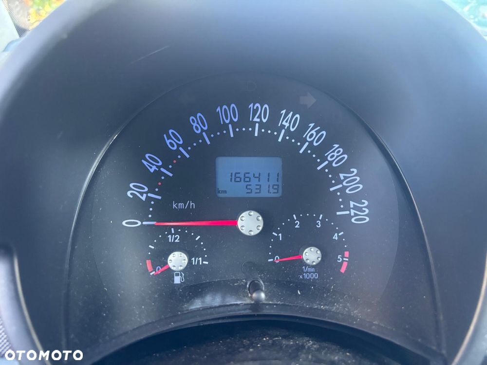 Volkswagen New Beetle - 8