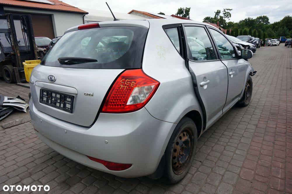 KIA CEED I LIFT 5D HB 2010 9S 1.6 CRDI D4FB 90KM WAJ6H SREBRNY na części - 5