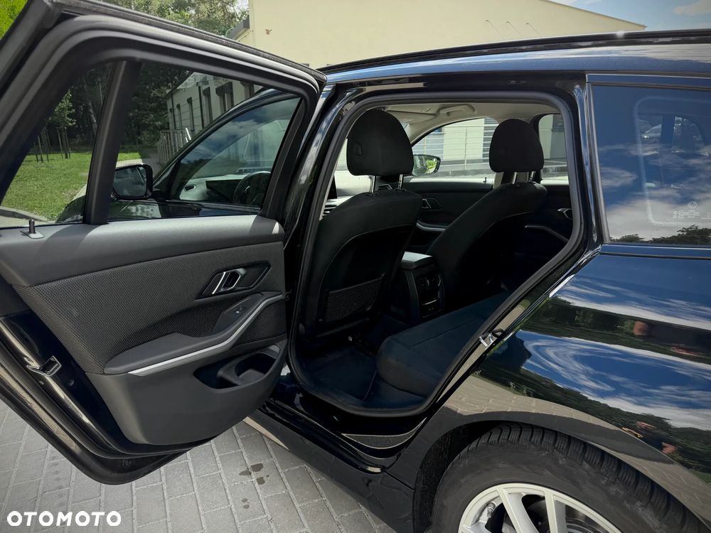 BMW Seria 3 318d MHEV Sport Line - 15