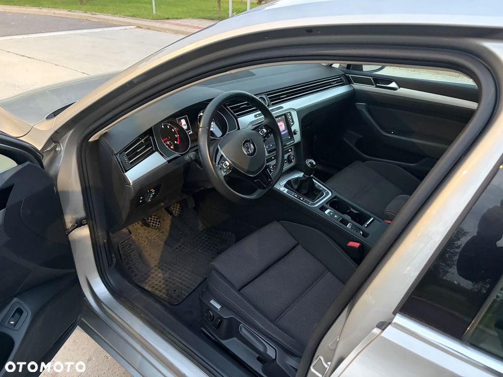 Volkswagen Passat 1.8 TSI BMT Comfortline - 16