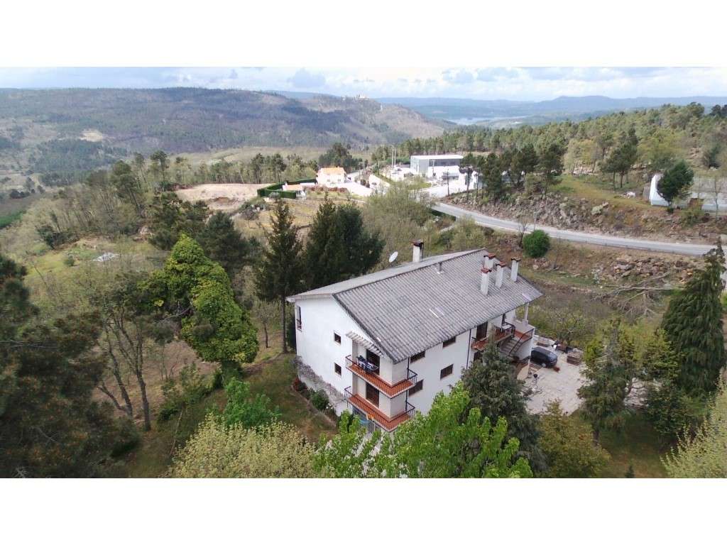 Moradia em Sernancelhe para investimento, com vistas sobre o campo - Grande imagem: 2/32