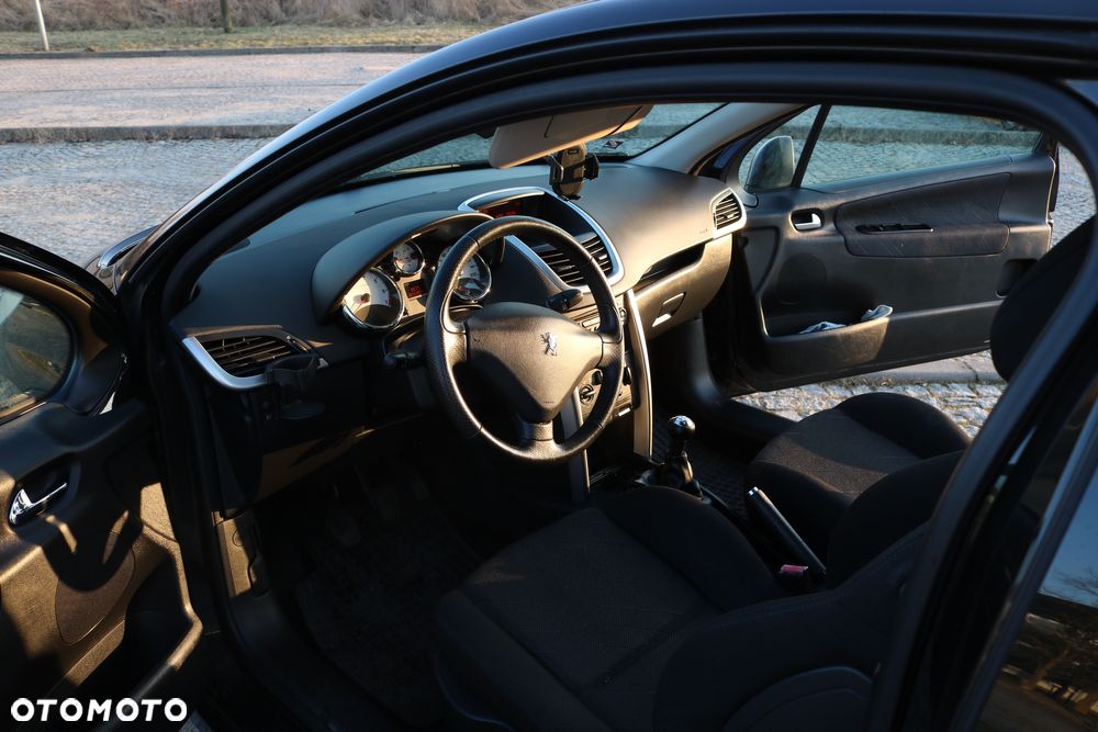 Peugeot 207 - 8