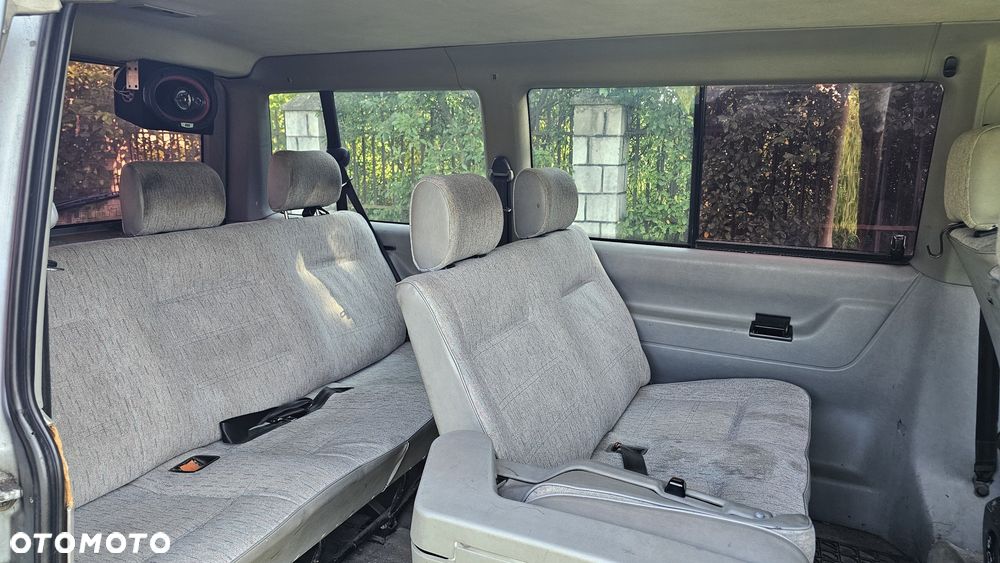 Volkswagen Caravelle - 8