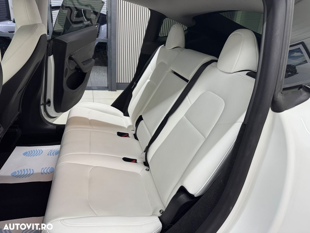 Tesla Model Y Long Range Dual Motor AWD - 21