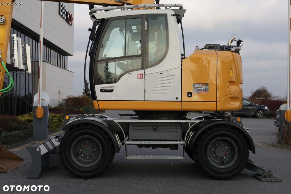 Liebherr A913 Compact Litronic - 11