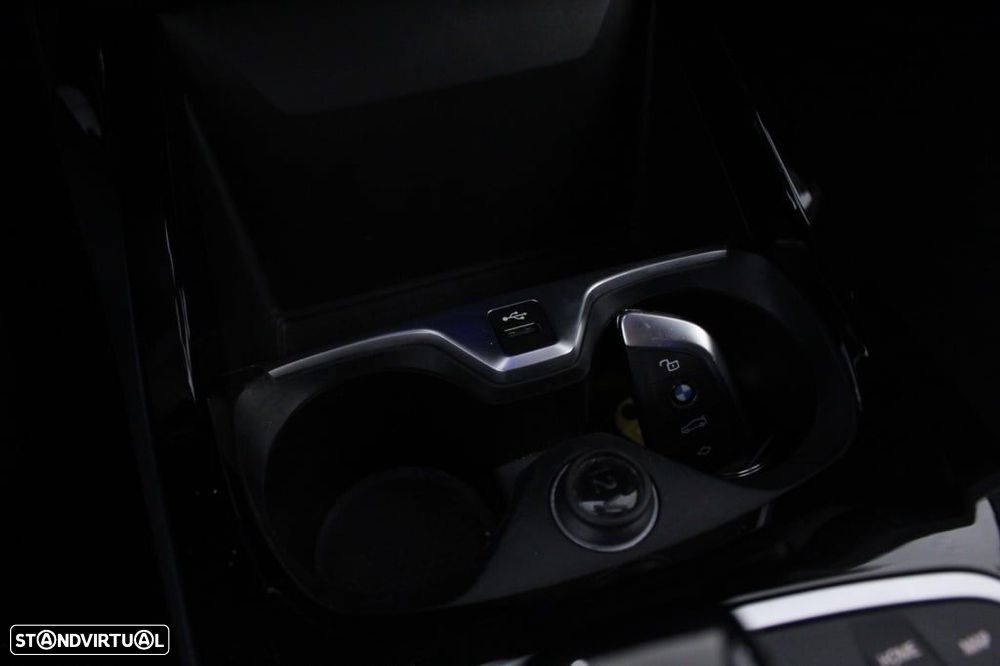 BMW 116 d Pack Desportivo M Auto - 29