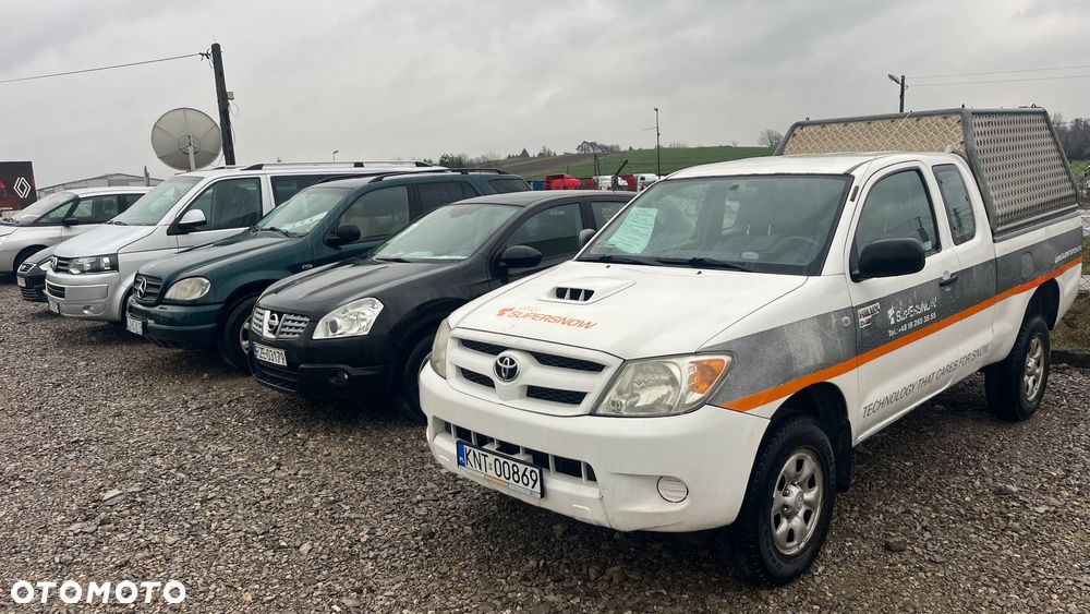Toyota Hilux - 33