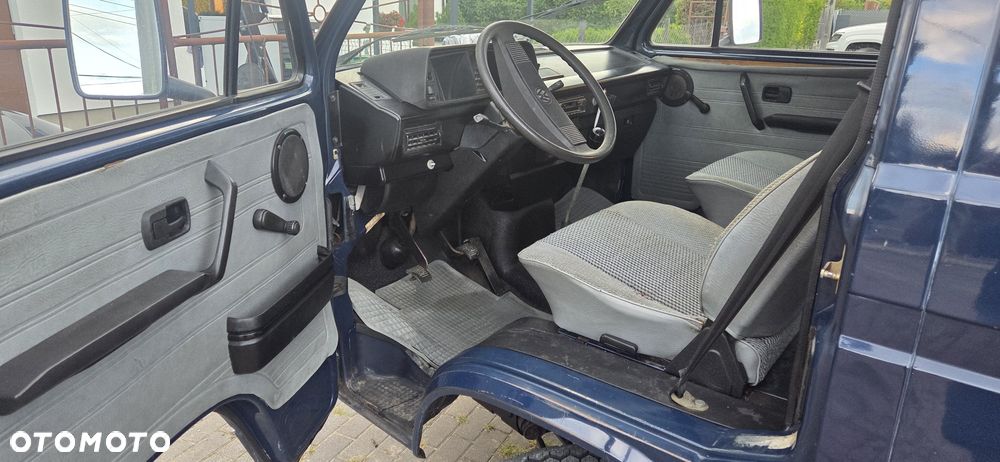 Volkswagen Caravelle - 4