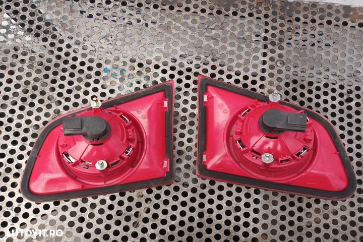 Lampa stop stanga pe hayon Volkswagen VW Passat B6  [din 2005 pana  2010] seria wagon 5-usi 1.6 TDI - 2