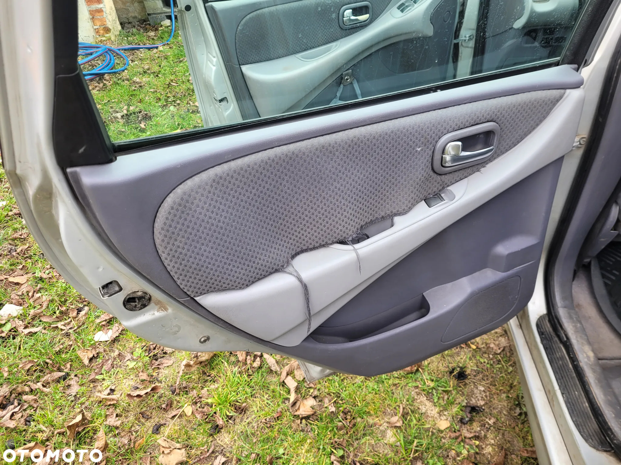 Nissan Almera Tino 2.2 DI - 4
