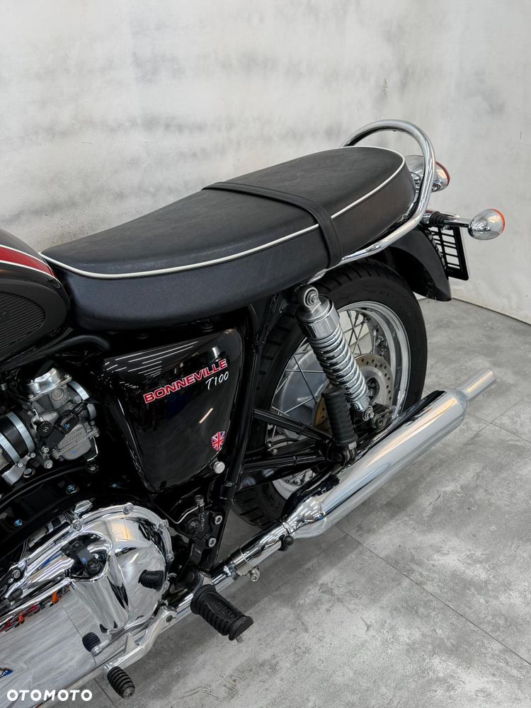 Triumph Bonneville - 10