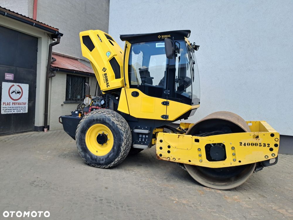 Bomag BW 177 D-5 walec drogowy 6 7 ton waga 2016r tylko 1240 mtg jednobębnowy kompaktowy Kubota 55.4KW Hamm 3307 H 7i Ammann ASC 70 / ARS 70 Caterpillar CS34 / CS44 Dynapac CA1300 / CA1400 JCB VM 75 D / CT160 zagęszczarka wibracyjny sprawny ładny budowa dróg - 14