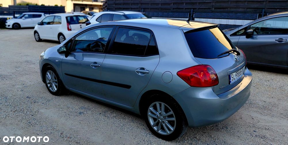 Toyota Auris 1.4 D-4D Premium - 1