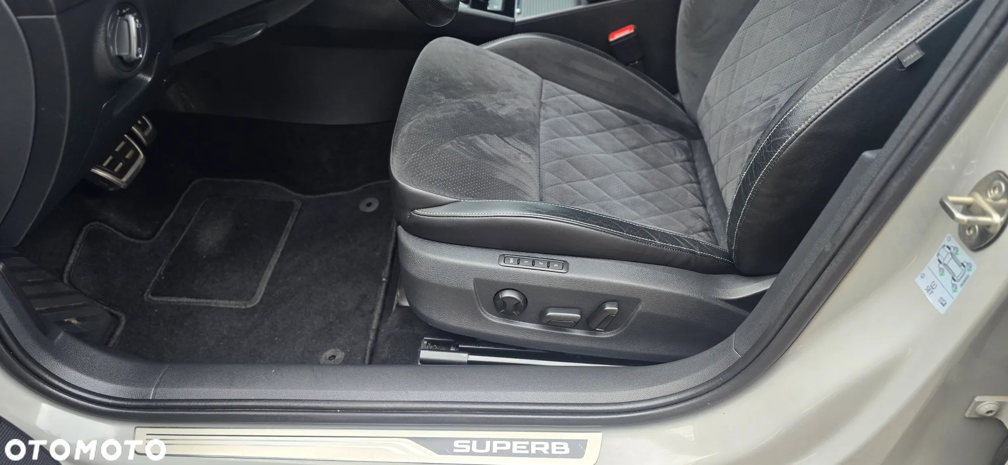 Skoda Superb 2.0 TDI Sportline DSG - 28
