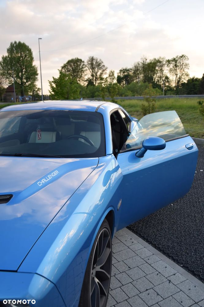 Dodge Challenger - 10