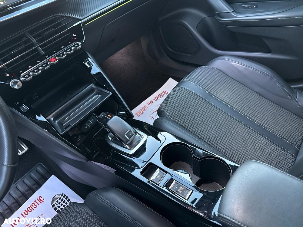 Peugeot 2008 PureTech 130 EAT8 GT Exclusive - 23