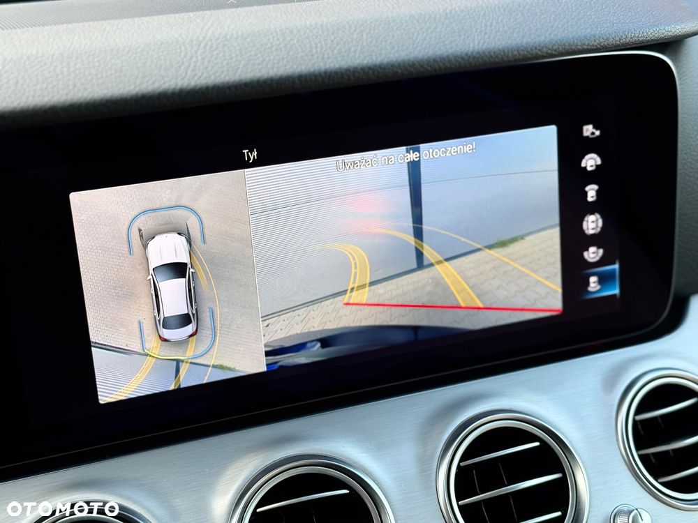 Mercedes-Benz Klasa E 300 9G-TRONIC - 36