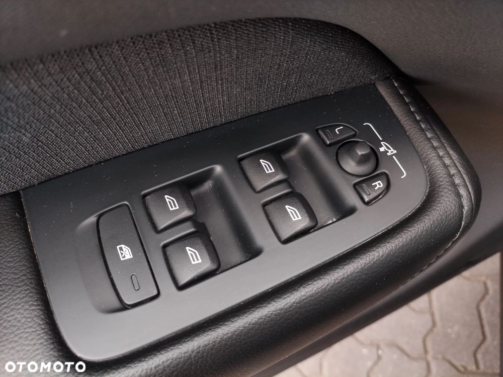 Volvo XC 60 D5 AWD Momentum - 18