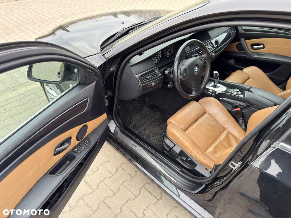 BMW Seria 5 525d xDrive - 8