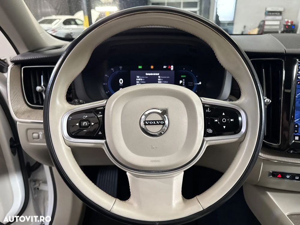 Volvo XC 60 T6 AWD Recharge Geartronic Inscription - 17