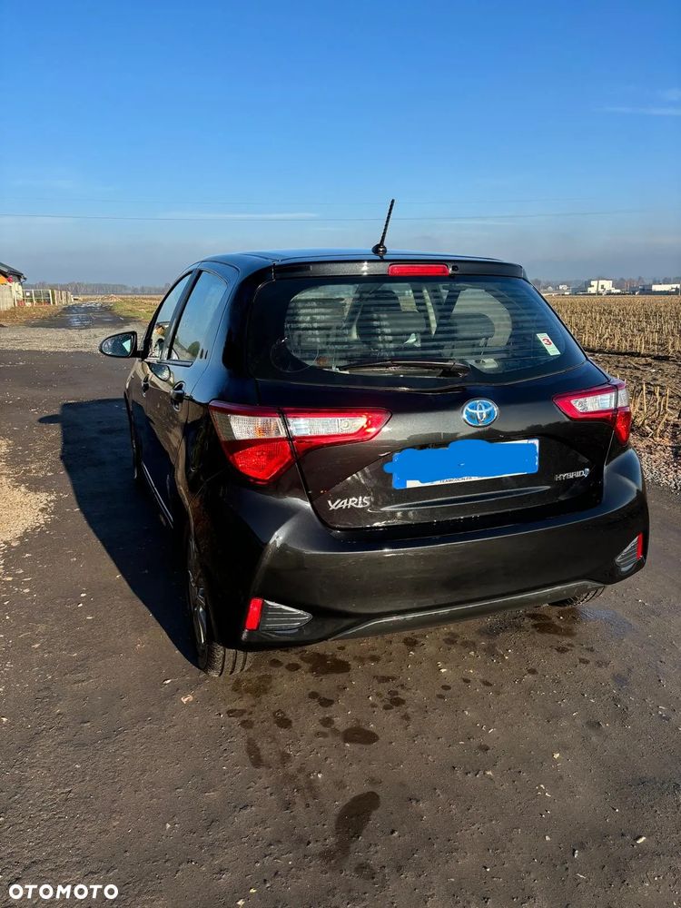 Toyota Yaris Hybrid 100 Dynamic - 9
