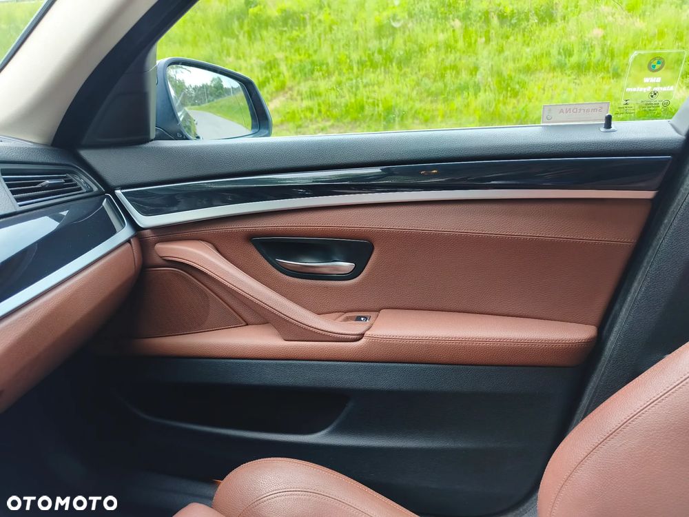 BMW Seria 5 520d - 32