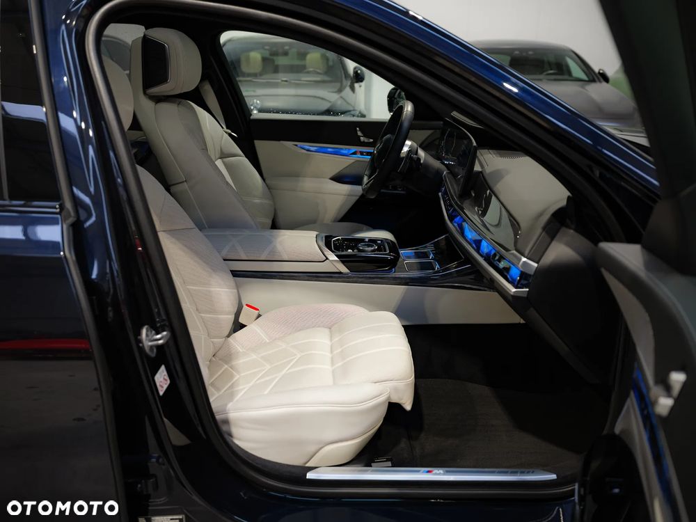 BMW Seria 7 740d xDrive sport - 21